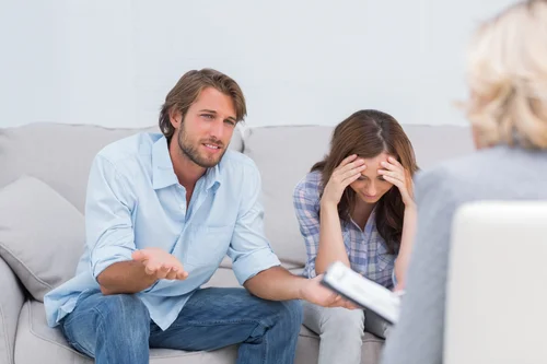 семейная пара га консультации у психолога